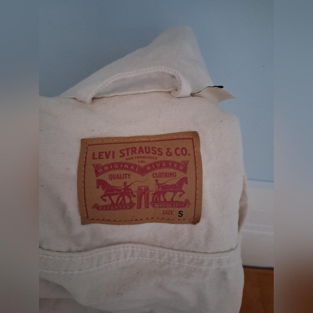 Levi's White Jacket (Small) - Picture 2 of 2